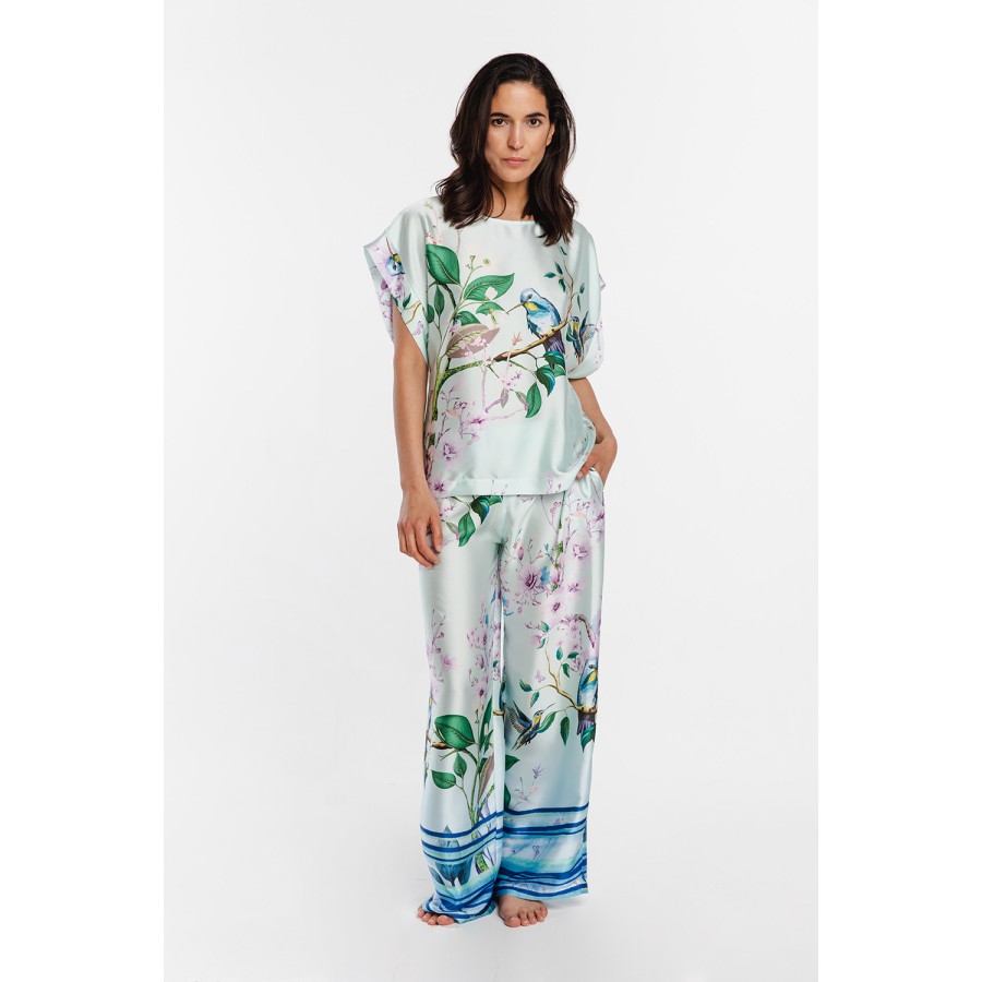 Pijama de viscosa estampado azul y blanco vista frontal